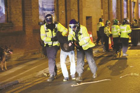 UK police probe ticket problem that sparked violence and arrests of Polish fans at Aston Villa game